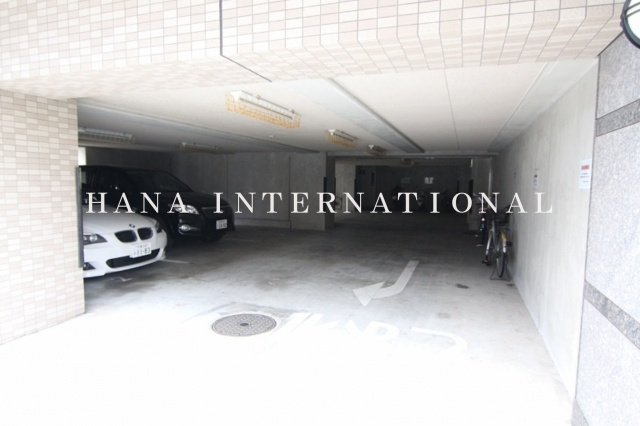 舞浜弐番館の駐車場