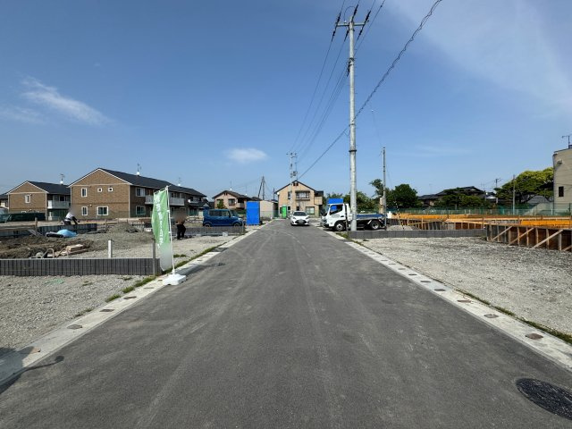 新築戸建・建売　小名浜燈籠原第1　Livele Garden　全10棟の前面道路含む現地写真
