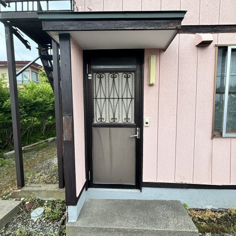 登別市富士町3丁目1-1アパートのエントランス