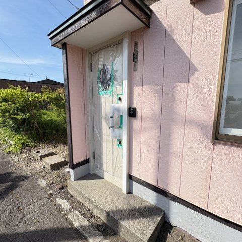 登別市富士町3丁目1-1アパートのエントランス