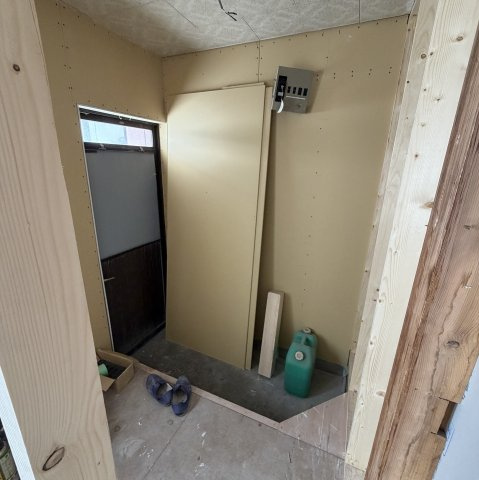 登別市富士町3丁目1-1アパートの玄関