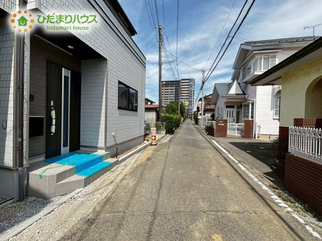 第2鴻巣本町　新築戸建　ハートフルタウンAの前面道路含む現地写真