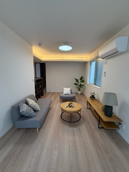 Ｄ－ＲＯＯＭ高須２丁目　A棟の居間・リビング