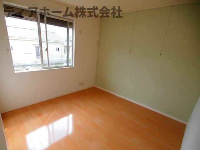 ラフィーネ三室参番館の洋室|使い勝手のいい洋室です