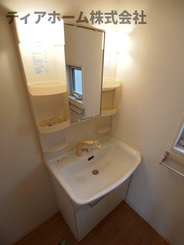 ラフィーネ三室参番館の独立洗面台|独立洗面台です