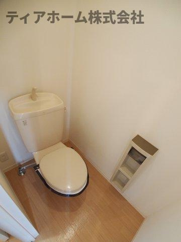 ラフィーネ三室参番館のトイレ|落ち着いた色調のトイレです