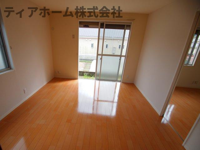 ラフィーネ三室参番館の洋室|落ち着いた色調の洋室です