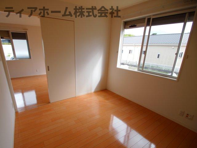 ラフィーネ三室参番館の洋室|個人の部屋や寝室として使える洋室です