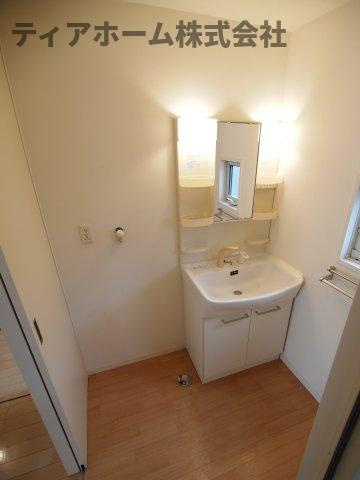 ラフィーネ三室参番館の洗面所|スペースが確保できる洗面所です