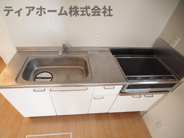 ラフィーネ三室参番館のキッチン|コンパクトなキッチンで掃除もラクラク