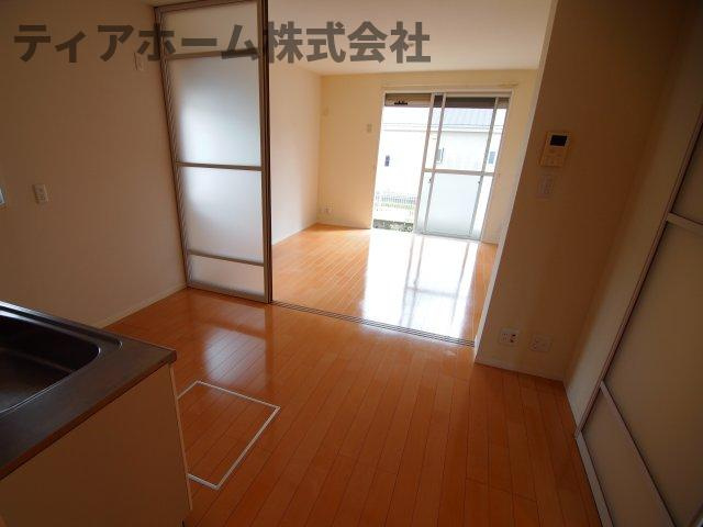 ラフィーネ三室参番館の居間・リビング|ゆったり過ごせる居間です