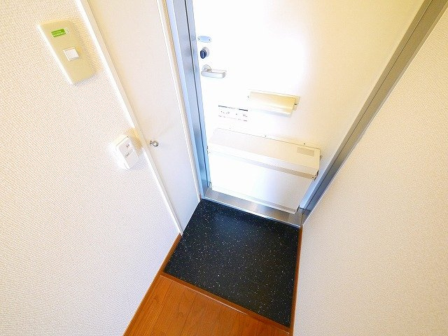 レオパレス寧楽の玄関|ゆったりとした玄関です