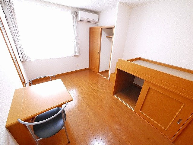 レオパレス寧楽の寝室|きれいな内装です