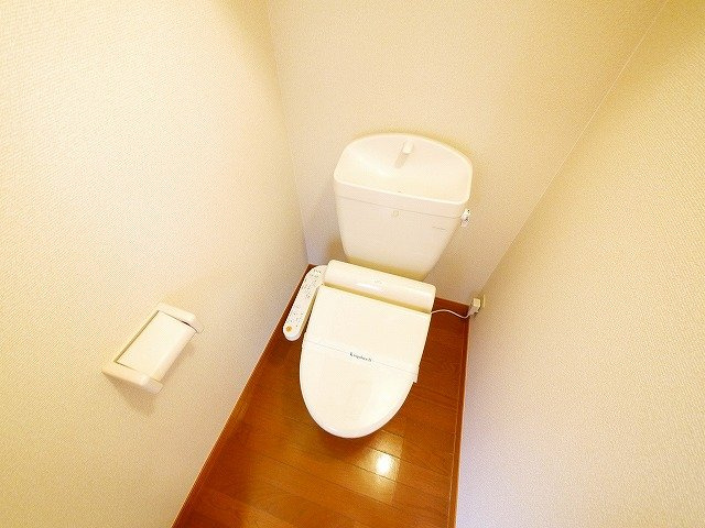 レオパレス寧楽のトイレ|ゆったりとした空間のトイレです