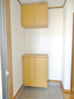 【玄関】 | 小砂ハイツ | シューズボックス付き　※左右反転・イメージ