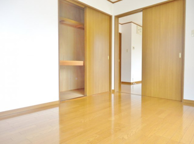 【収納】 | 小砂ハイツ | 洋室6帖の収納　※左右反転・イメージ