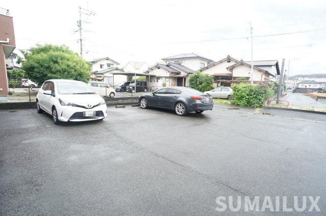 バリュージュ2000の駐車場