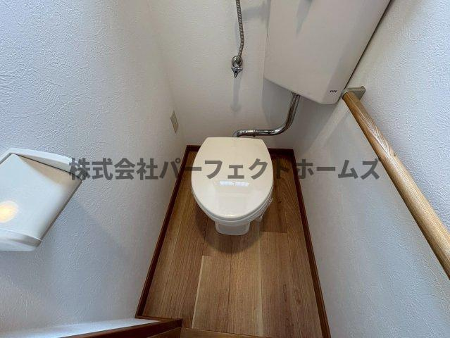 木屋元町テラスハウス　賃貸のトイレ|コンパクトで使いやすいトイレです