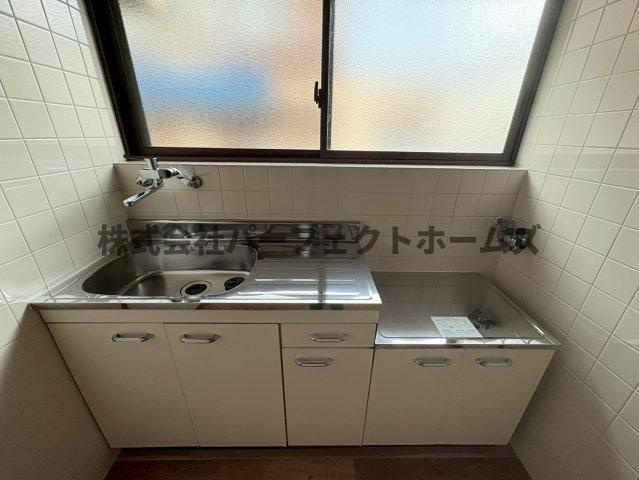 木屋元町テラウハウス　賃貸のキッチン|お料理しやすいキッチンです