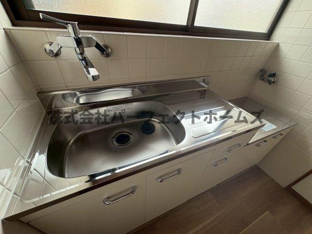 木屋元町テラウハウス　賃貸のキッチン|お料理しやすいキッチンです