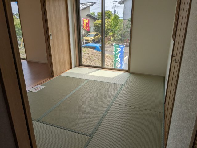 いろどりアイタウン　安中市秋間みのりが丘22-P1の和室|リビング横の和室は、フレキシブルに使える便利空間です。