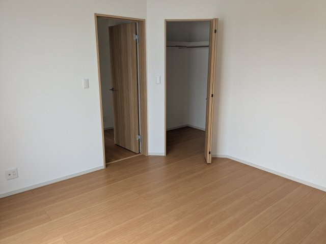 いろどりアイタウン　安中市秋間みのりが丘22-P1の収納|季節ものの収納に活躍する収納スペース。