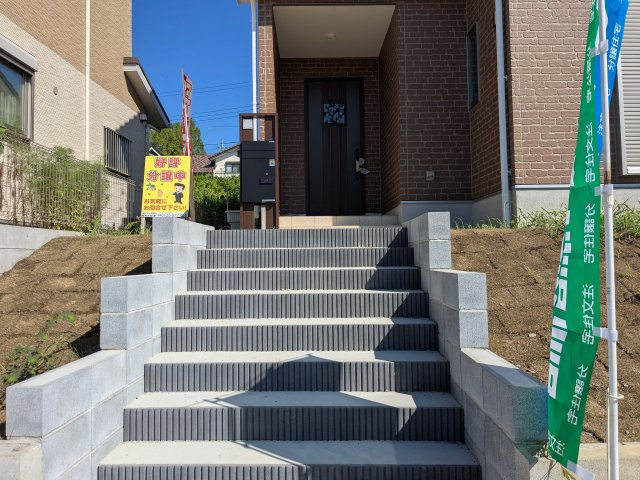 いろどりアイタウン　安中市秋間みのりが丘22-P1の玄関