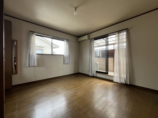 中古住宅　石原２丁目の洋室