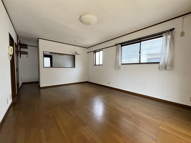 中古住宅　石原２丁目の居間・リビング