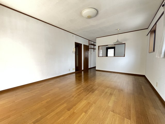 中古住宅　石原２丁目の居間・リビング