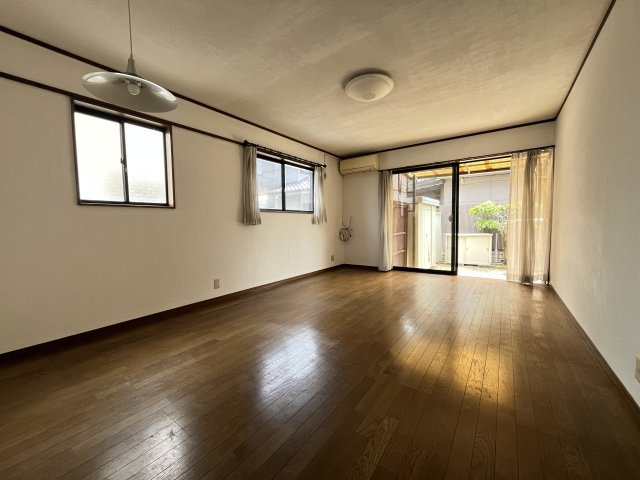 中古住宅　石原２丁目の居間・リビング