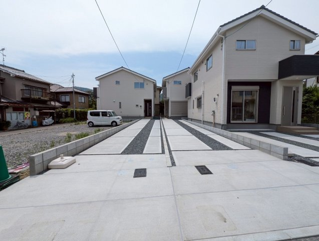 嵯峨大覚寺門前宮ノ下町１期３号地の駐車場|３号地は専用通路となってます、

































