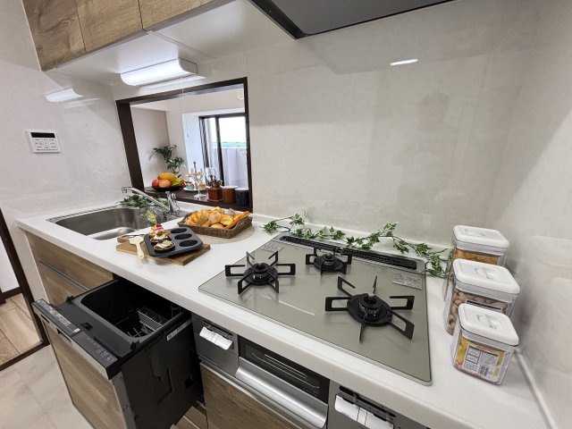 藤和シティコープ一社の居間・リビング|東南角住戸で明るいリビング