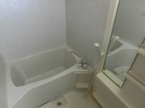 カーサ焼山中央E棟の浴室