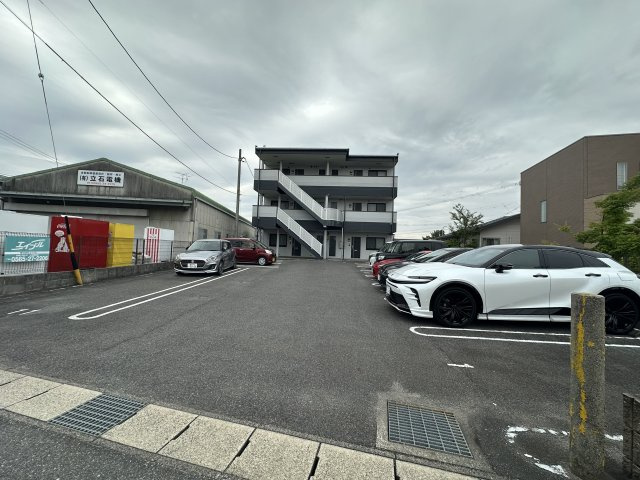 クレストの駐車場