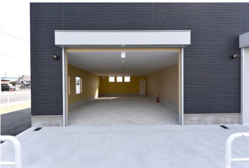 湖南市夏見の店舗事務所の外観