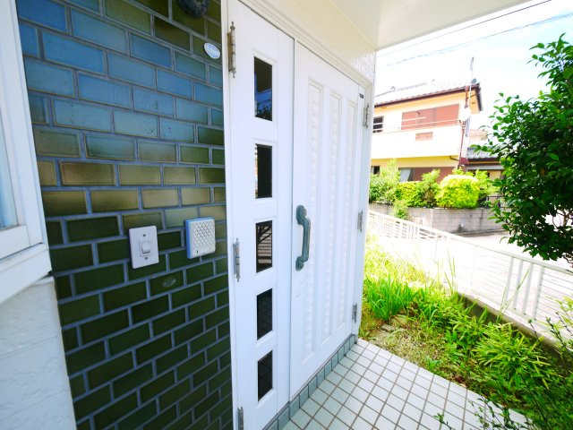山武市成東　中古戸建の玄関|内外装リフォーム済み令和6年6月（写真はリフォーム完了時のもので現況優先します）３DK　都市ガス