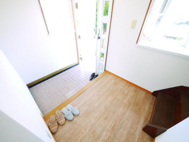 山武市成東　中古戸建の玄関|内外装リフォーム済み令和6年6月（写真はリフォーム完了時のもので現況優先します）３DK　都市ガス
