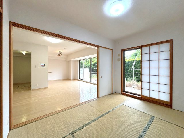 ファミールあざみ野スカーレットヒルズの居間・リビング