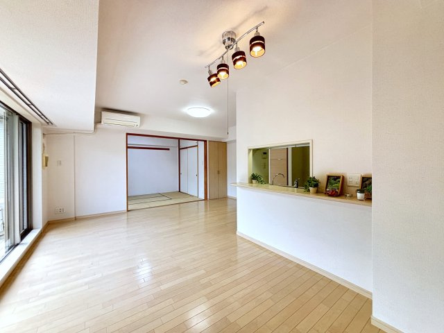 ファミールあざみ野スカーレットヒルズの居間・リビング