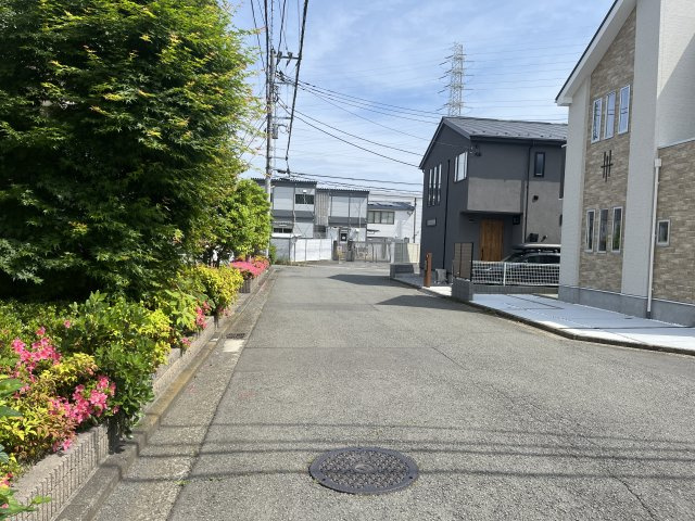 青葉区あかね台１丁目の前面道路含む現地写真