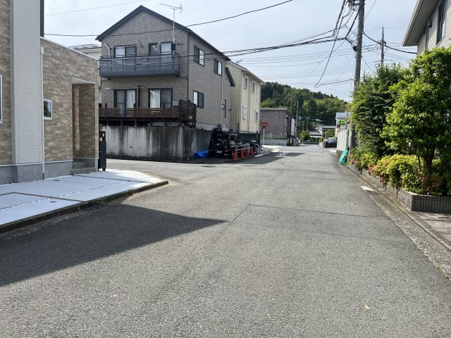 青葉区あかね台１丁目の前面道路含む現地写真