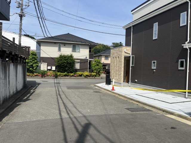 青葉区あかね台１丁目の前面道路含む現地写真