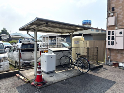 【その他共用部分】 | フォブール都 | 屋根付き駐輪場