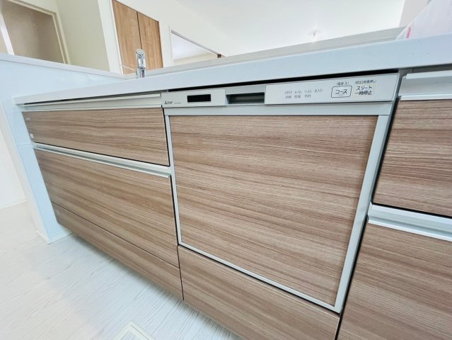 事業用／菊池郡大津町引水／29号棟のキッチン|食洗器付きなので食事のあとの片付けも手間が省けます。