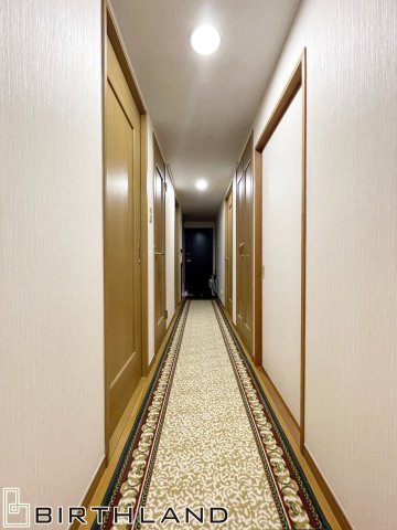 サンシティ信夫ケ丘のその他|玄関を入るとそれぞれの居室や洗面室、リビングへと続く扉がございます！