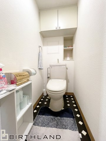 サンシティ信夫ケ丘のトイレ|トイレスペースにも収納が多く便利です！