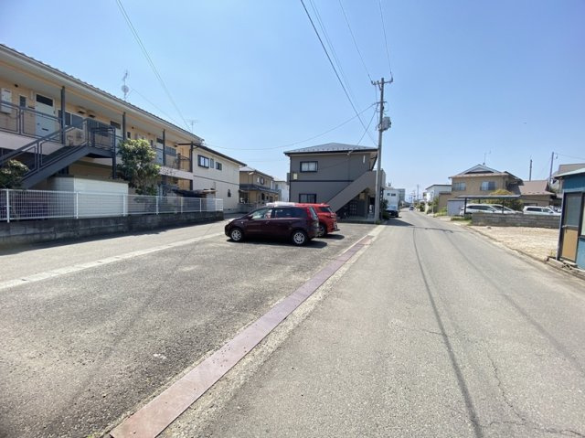 メゾングランアコールの駐車場
