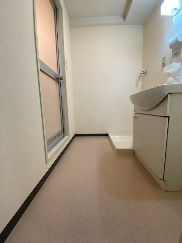 エルソレーユの洗面所|明るい洗面所です