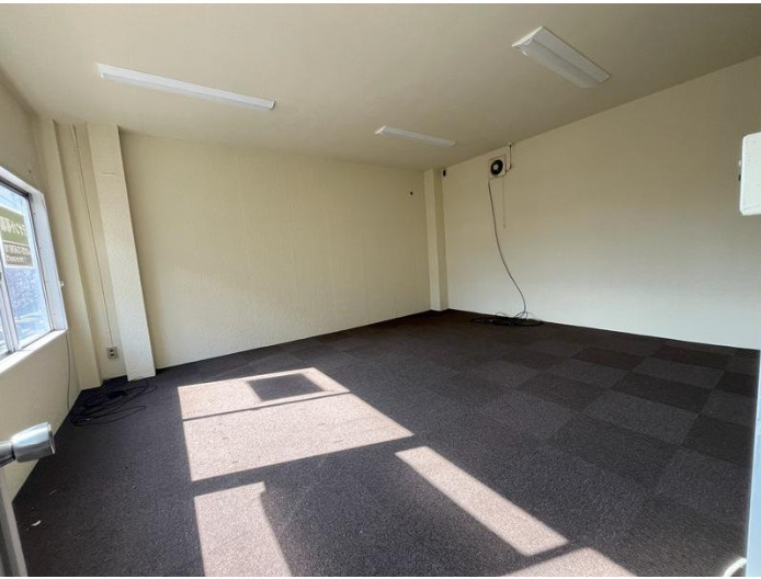 大津市浜町の店舗事務所の内装